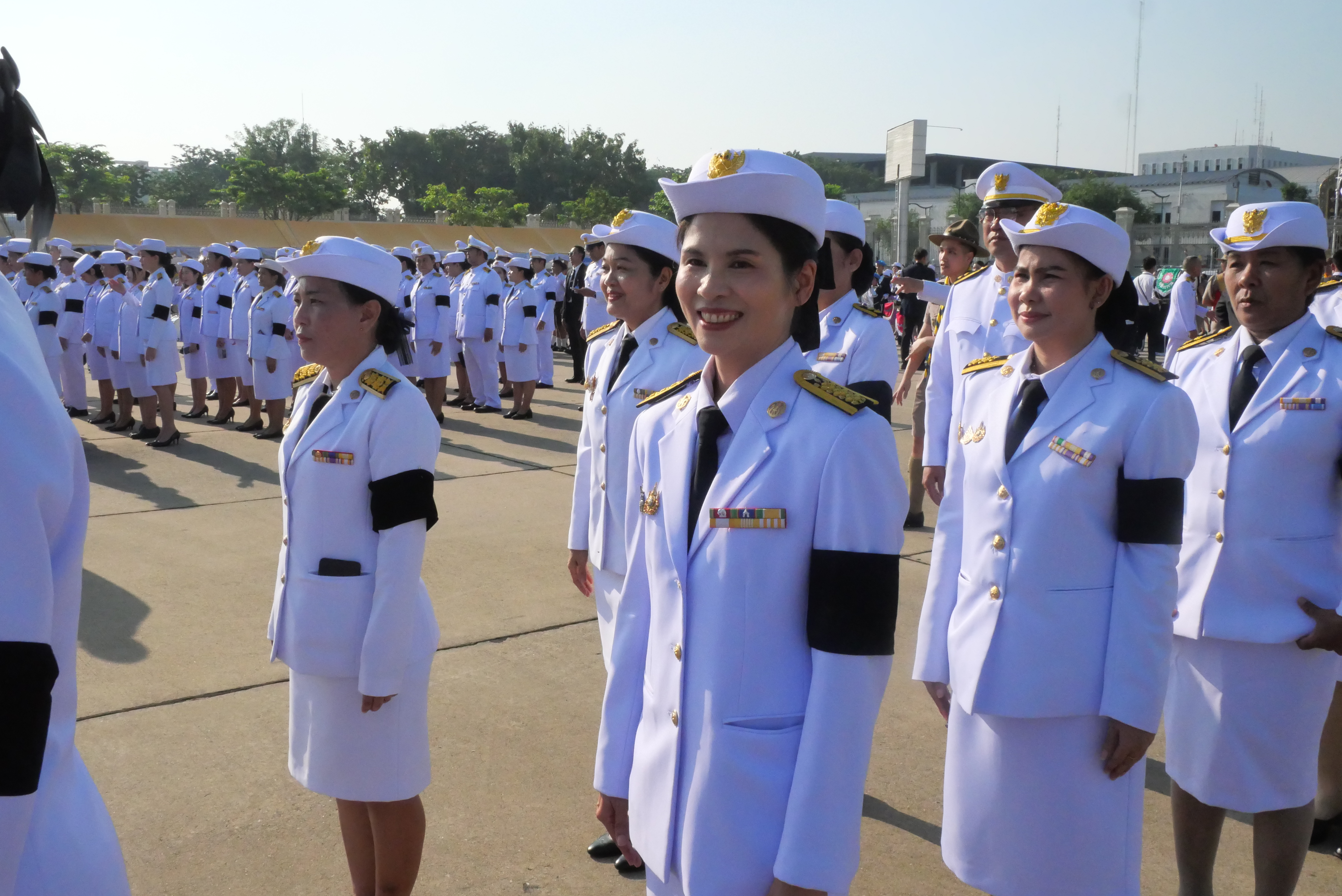 title - ส.ป.ก. วางพวงมาลาน้อมรำลึกในพระมหากรุณาธิคุณ 